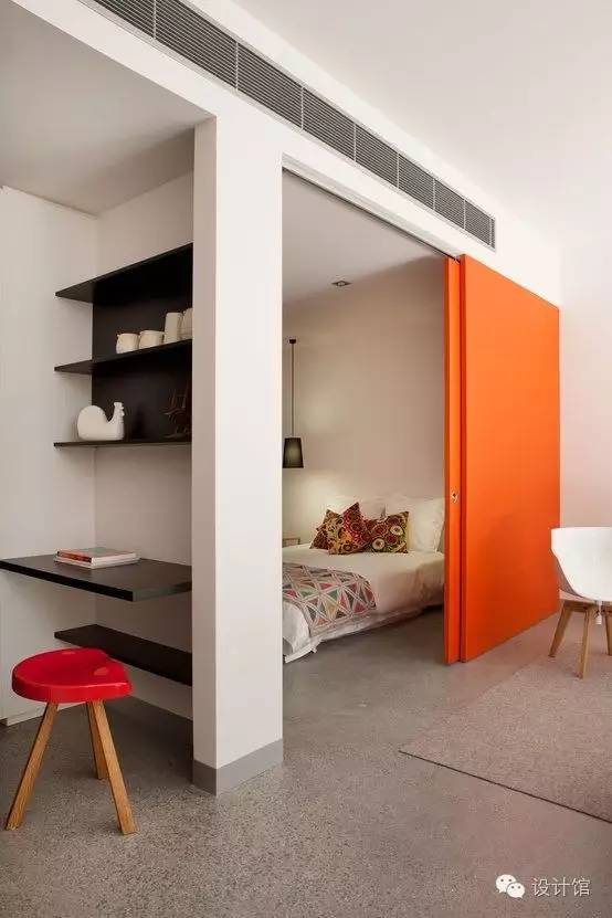 推拉门里面卡东西推不动了,厨房推拉门吊轨推不动怎么修