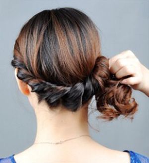 新娘韩式长发盘发发型慢动作教程,发型女2020流行发型盘发简单韩式