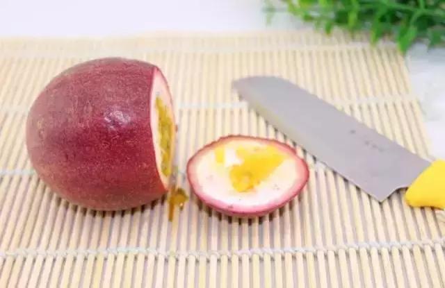 吃百香果会胖吗,青百香果能吃吗