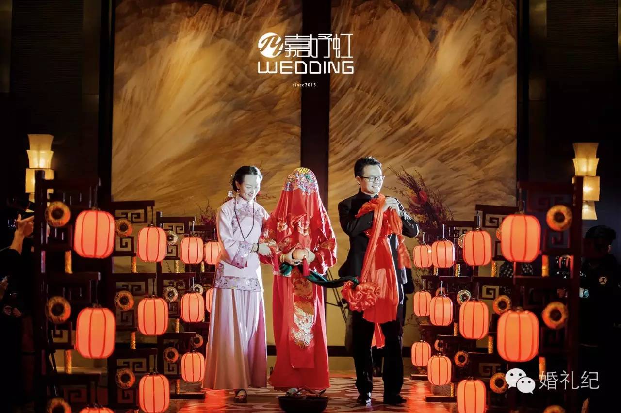 万众瞩目的婚礼,婚礼布置纱幔怎么做花球