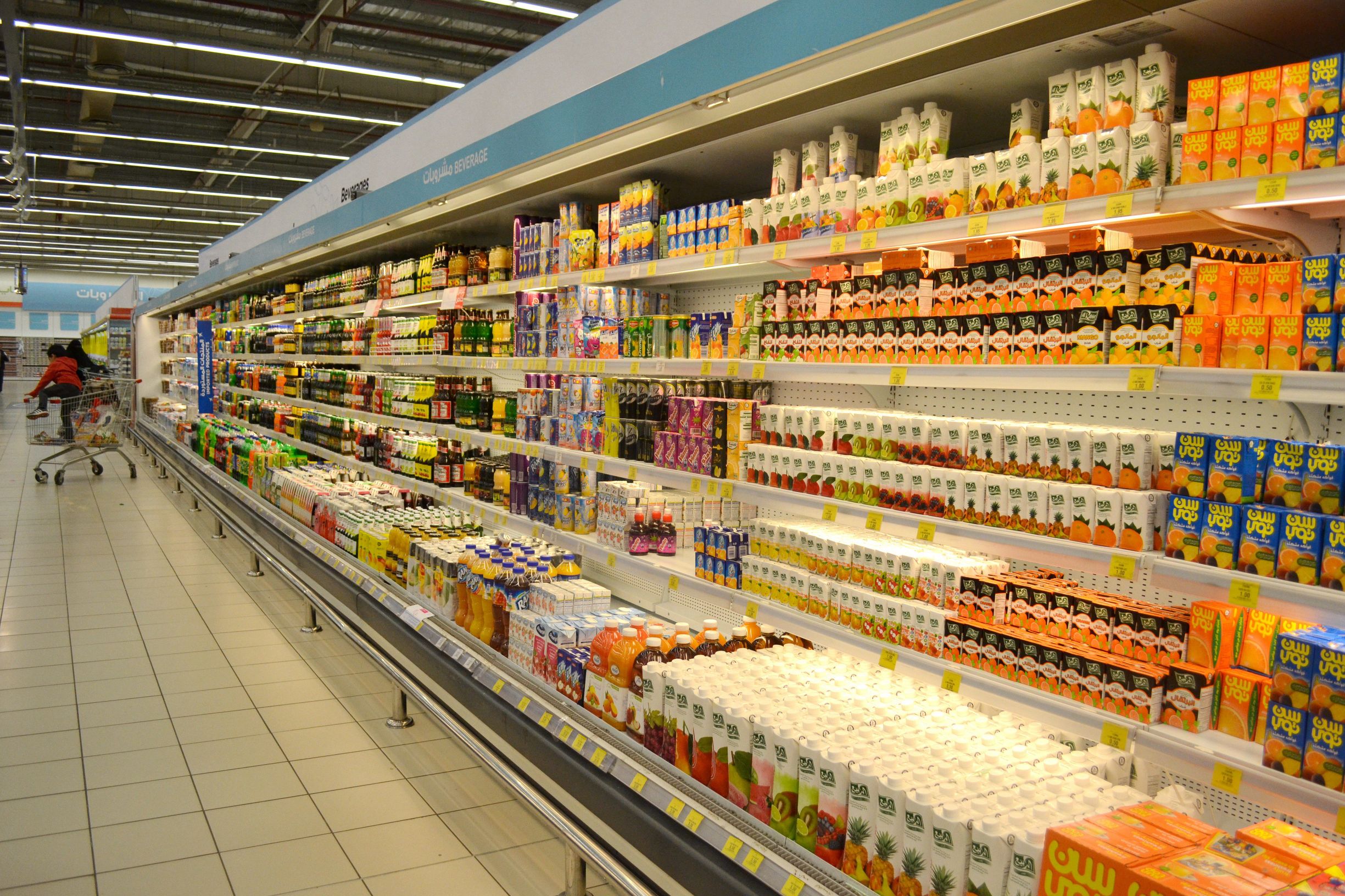 沙特阿拉伯的超市，最爱聘请男收银员