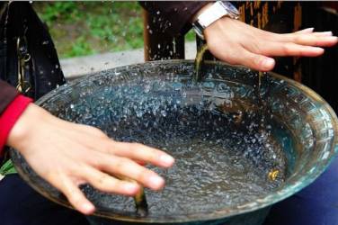 抖腿不是病，只因儿时一不小心见过洗脸盆