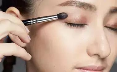 卧蚕的正确画法和步骤,卧蚕的正确画法