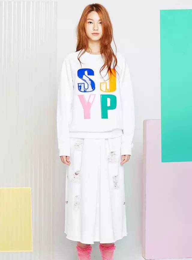 卫衣穿搭加校服,卫衣的最佳搭配方法