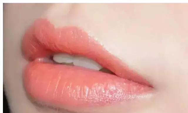 用完的ysl方管口红怎么弄出来,ysl小黑管口红使用方法