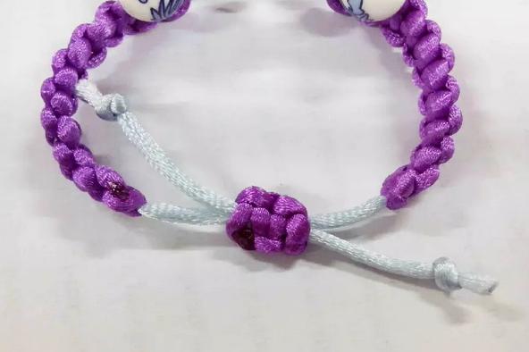 双向平结手链教程,平结手链怎么收尾