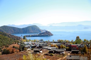 初冬的泸沽湖视频,初冬泸沽湖的水