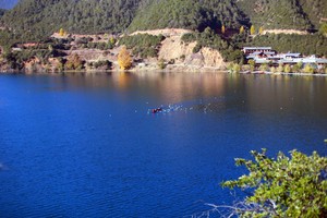 初冬的泸沽湖视频,初冬泸沽湖的水