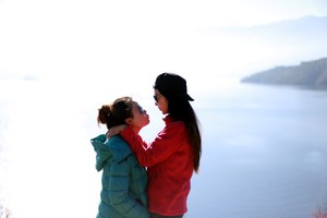 初冬的泸沽湖视频,初冬泸沽湖的水