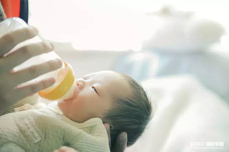 每个妈妈都是孩子的专属摄影师,每个妈妈都是孩子的摄影师