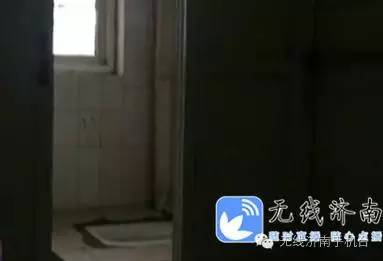 女子饭店吃饭摔倒朋友去扶也摔倒,女子饭店吃饭摔倒