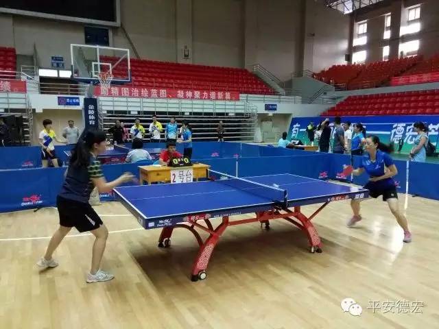 赛场竞技彰显青春活力,竞技场上的意气风发