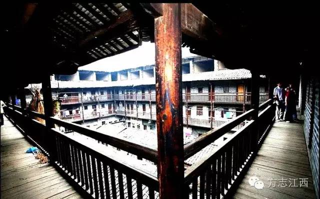 百丈龙潭指的就是江西的龙南县,福建百丈龙潭景点