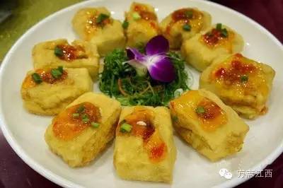 百丈龙潭指的就是江西的龙南县,福建百丈龙潭景点