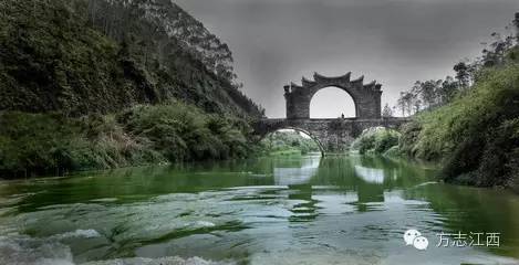 百丈龙潭指的就是江西的龙南县,福建百丈龙潭景点