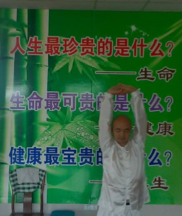 腰椎侧弯导致一侧腰脊痛怎么解决,抻筋对腰椎间盘突出的好处