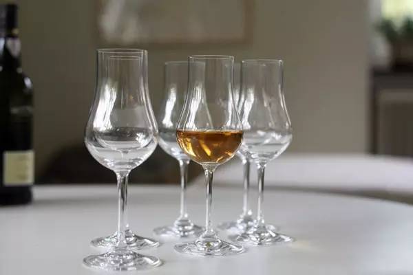 为什么装酒用橡木桶,拉维庄园橡木桶陈酿干红葡萄酒