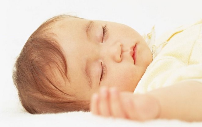 宝宝频繁溢奶吐奶怎么办,新生儿老是溢奶正常吗怎么解决