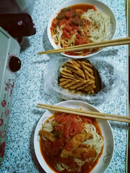 男朋友做饭难吃我特别生气怎么办,男朋友做饭很好吃什么体验