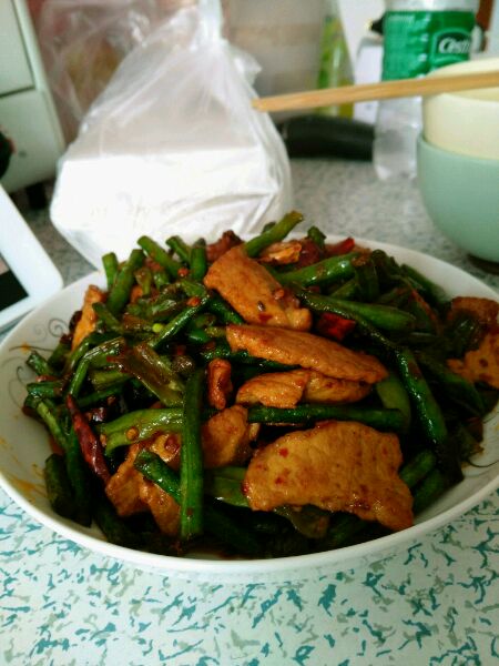 男朋友做饭难吃我特别生气怎么办,男朋友做饭很好吃什么体验