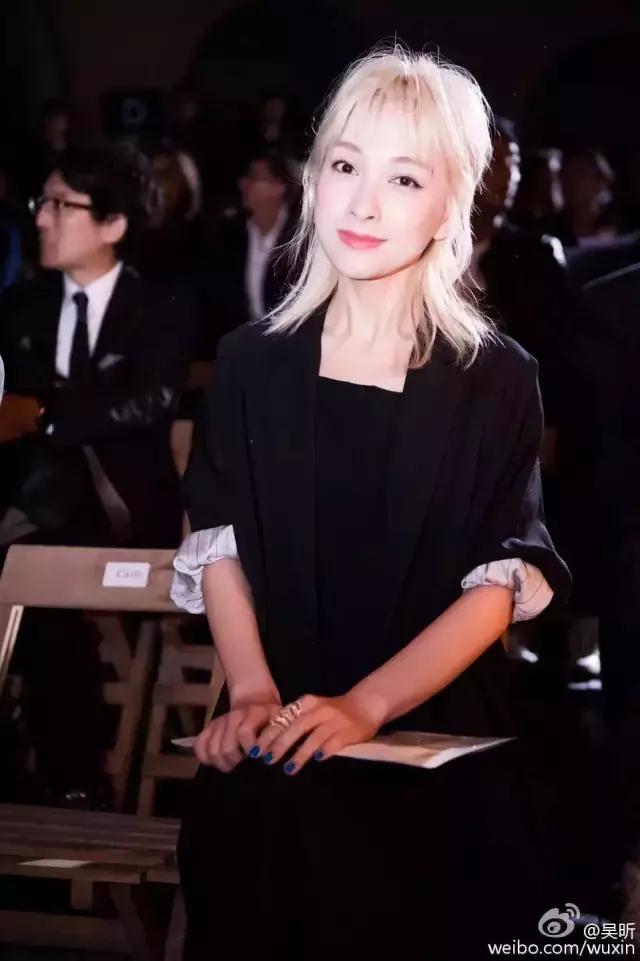 竟然有人夸大红雨衣配猪肠惊艳，别再绑着前男友炒作行吗