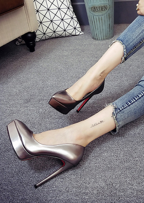 穿高跟鞋累脚怎么办小妙招,高跟鞋穿了累脚怎么解决