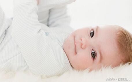 2岁宝宝脊柱弯曲怎么治疗,1-3岁宝宝脊柱变形图