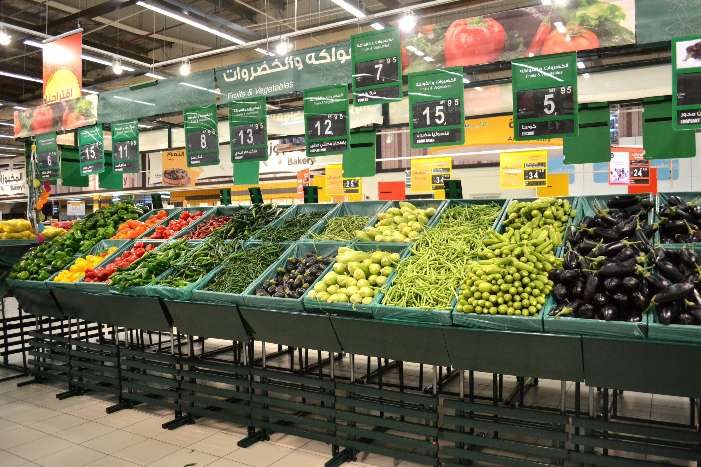 沙特阿拉伯的超市，最爱聘请男收银员