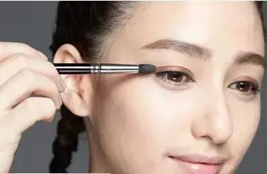 卧蚕的正确画法和步骤,卧蚕的正确画法