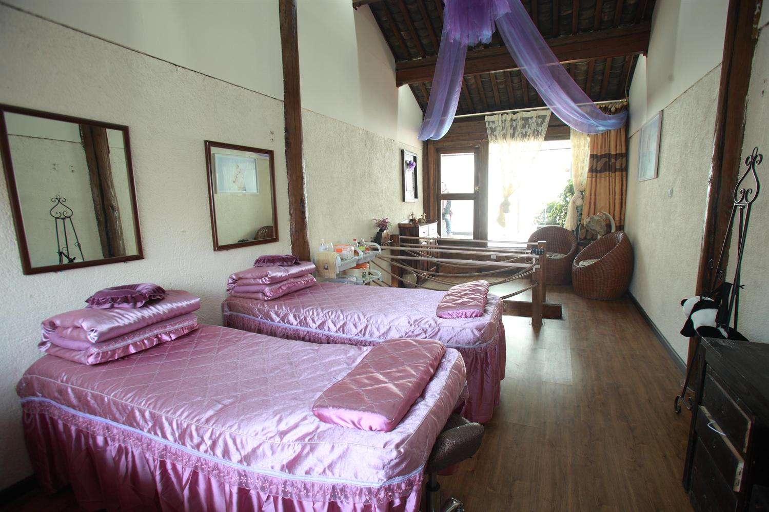 皮肤管理店和美容院的区别,美容院自己如何做皮肤管理