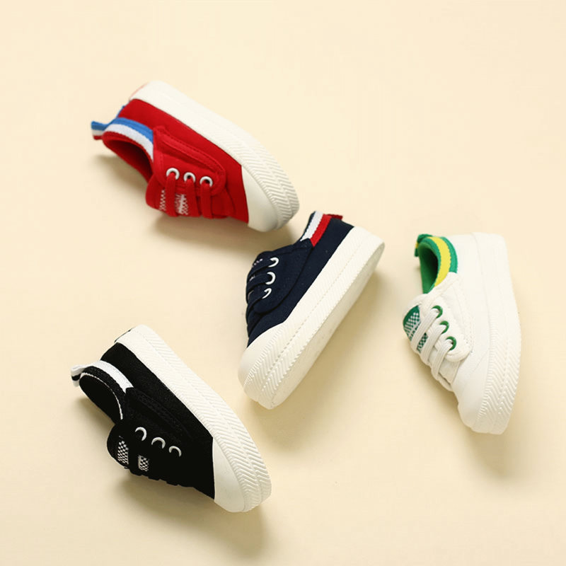 儿童的鞋子怎么选才算合适,鞋子质量影响孩子