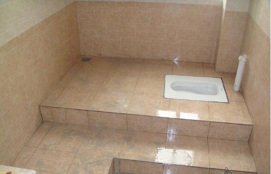 卫生间装蹲坑视频,装修时蹲坑厕所是臭的怎么回事