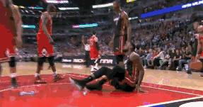 打篮球崴脚了怎么解决呢,打篮球脚崴了应该怎么办