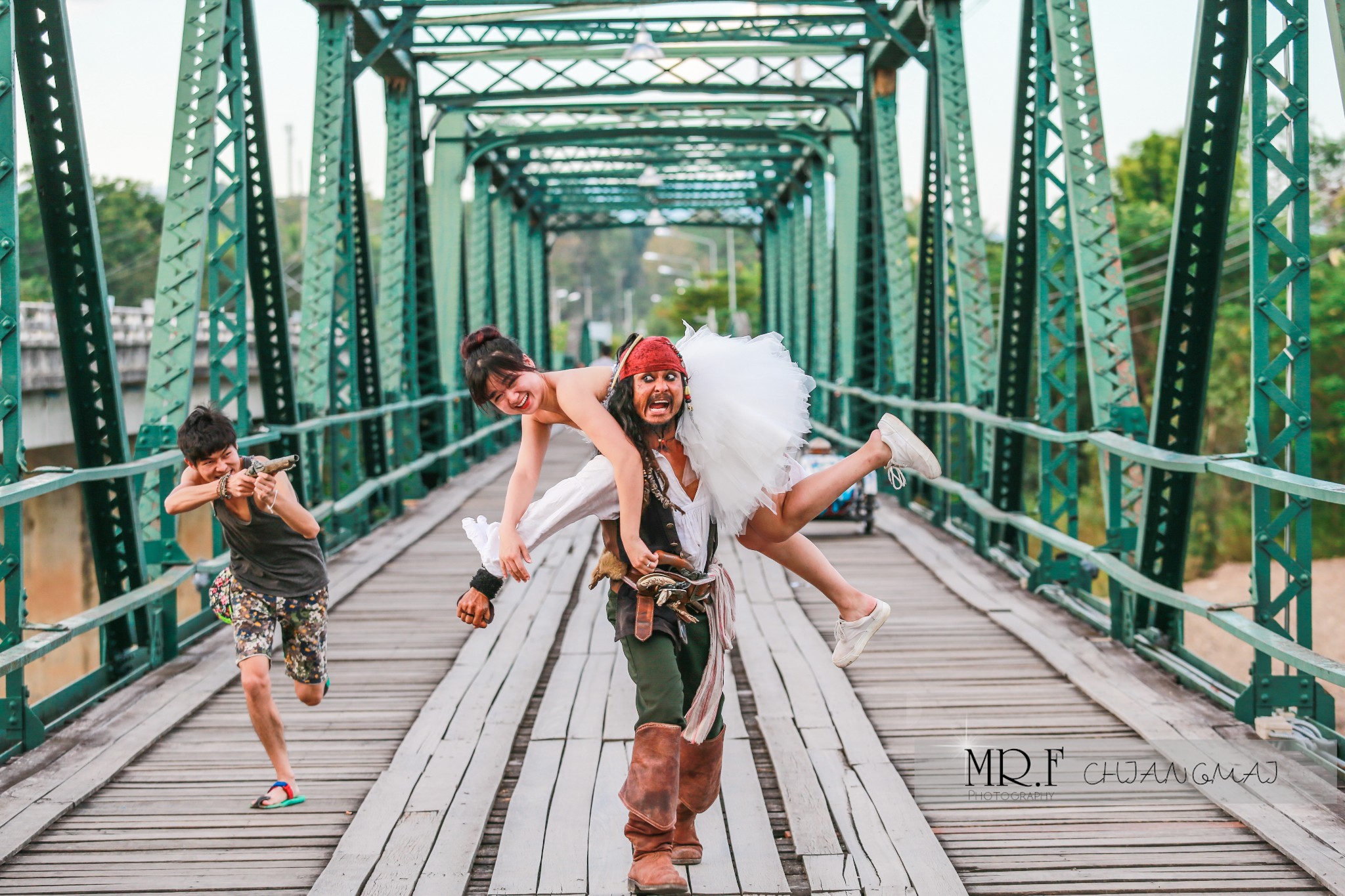 泰国国王去世是哪一年,泰国国王普密蓬去世