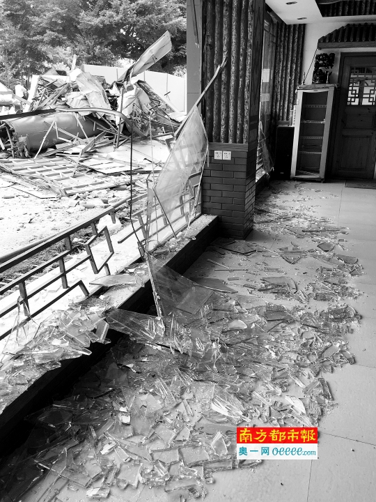 合同到期租户不搬出商铺怎么办,合同到期租户不退场可以断水电吗