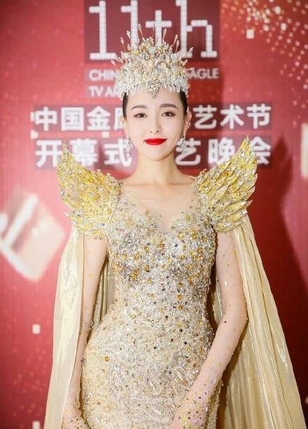 开幕式金鹰女神唐嫣惊艳高飞亮相,影擎在线观看