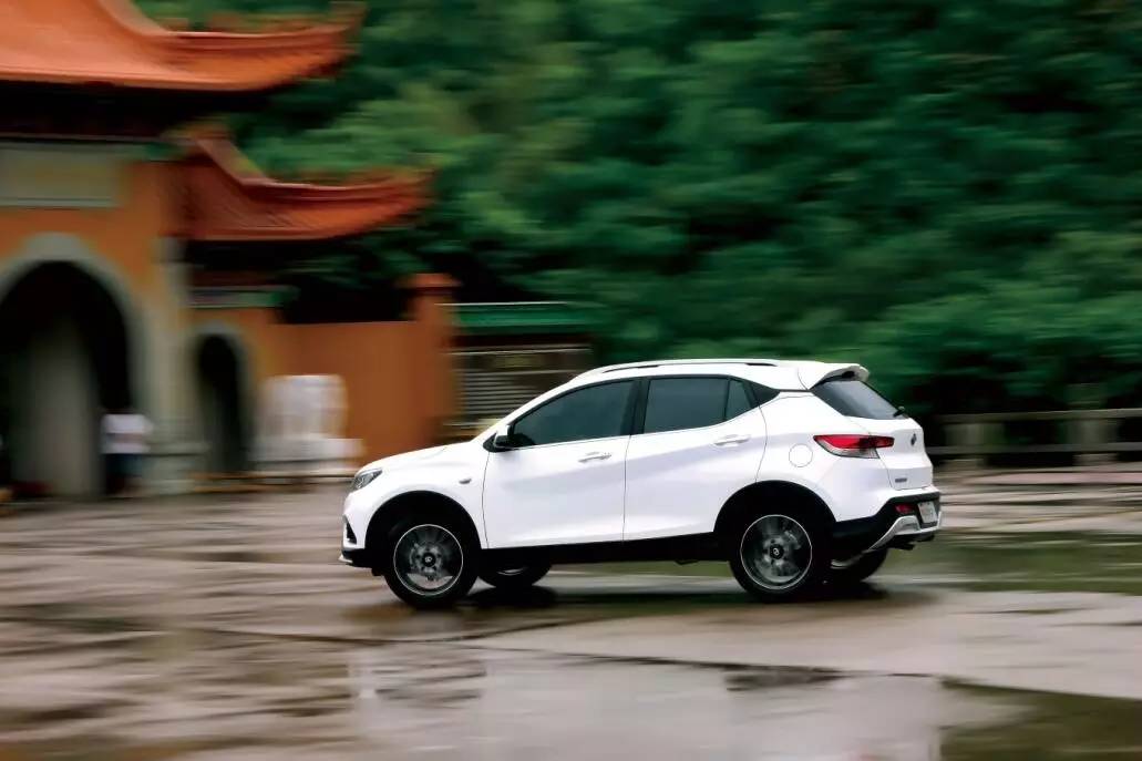 吉利远景x3和东南dx3哪个质量好,东南dx3深度体验