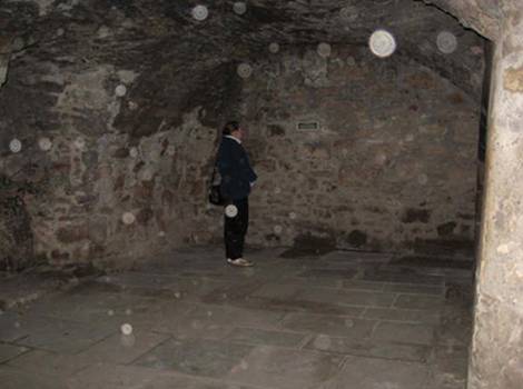 照片上有鬼影怎么回事,照片上的鬼影是什么