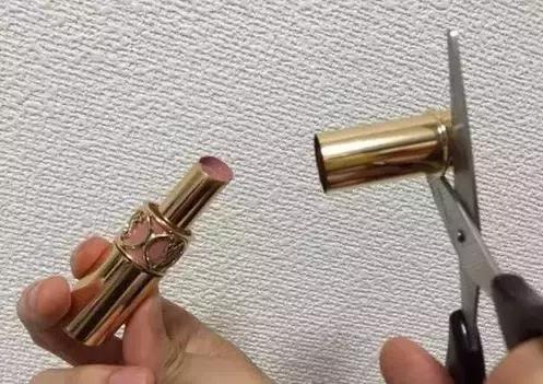 用完的ysl方管口红怎么弄出来,ysl小黑管口红使用方法