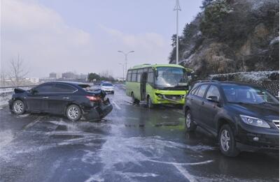 汽车打滑正确操作,车子打滑是什么体验