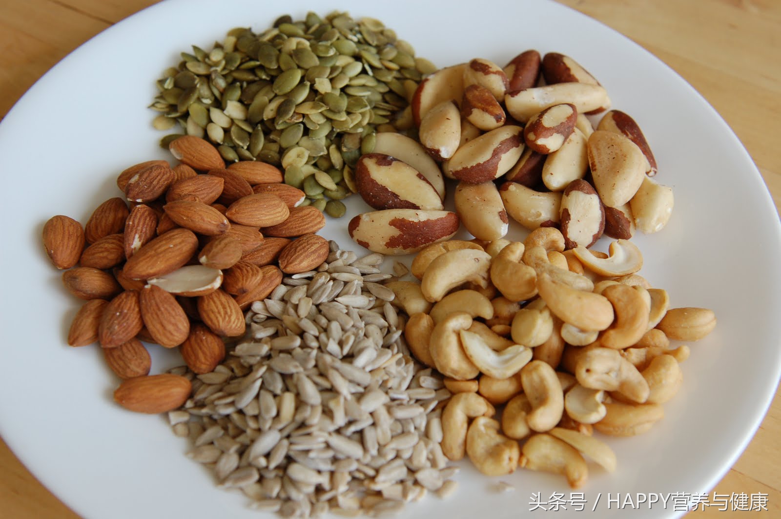 指甲边缘开裂起倒刺怎么快速补救,指甲半月牙与皮肤连接处总是开裂