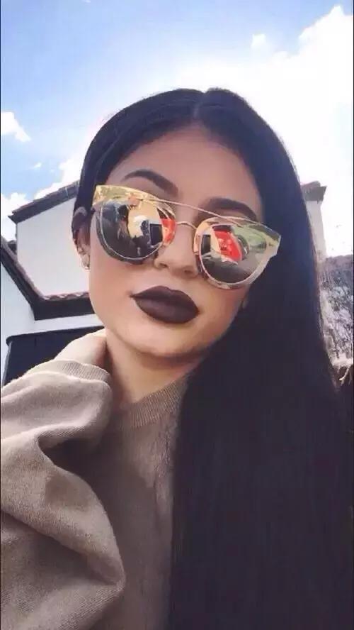 醒醒吧，你以为一只YSL就能堵住女人的嘴？