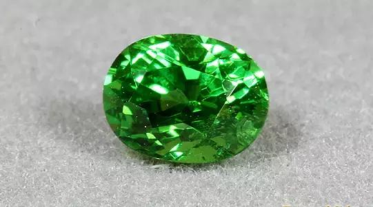 石榴石是一月生辰石象征什么 (1月生辰石石榴石手串)