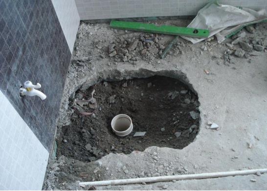 卫生间装蹲坑视频,装修时蹲坑厕所是臭的怎么回事