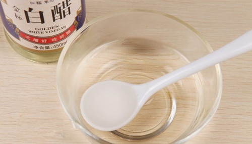 厨房水槽橱柜泡水烂掉,厨房水槽缝发霉了