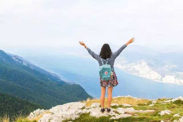 又土又时尚的书包,小学生又沙雕又可爱的帆布包