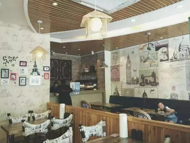 你在家吃泡面，我在多瑞小镇和狮子共进午餐。