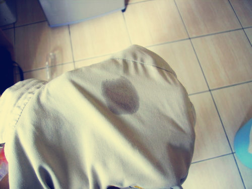 孩子衣服上水果汁怎么去掉,果汁滴到白色衣服上怎么处理