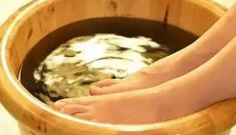 打完羽毛球后脚掌疼咋样缓解,打羽毛球后脚底肿胀