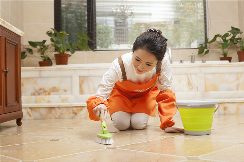 瓷砖有划痕怎么能100%的清除掉,新房瓷砖上的污渍怎么去除